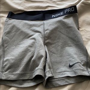 Nike short leggings